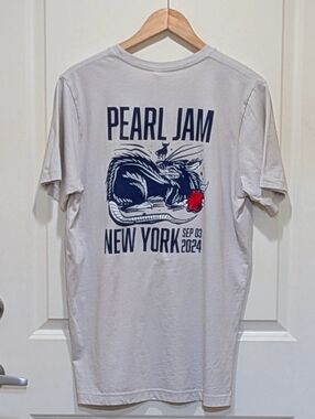 EUC Pearl Jam L 100% Cotton Official New York 2024 Tour Band Tee